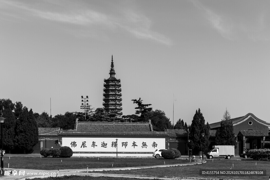 古塔黑白城市远景