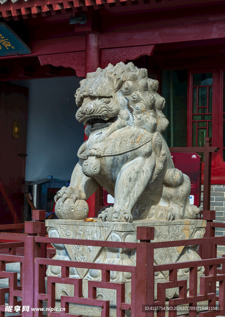 古建门前石狮子