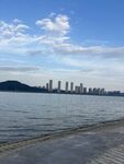 滨水城市远景风光