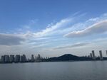 滨水城市天际线远景