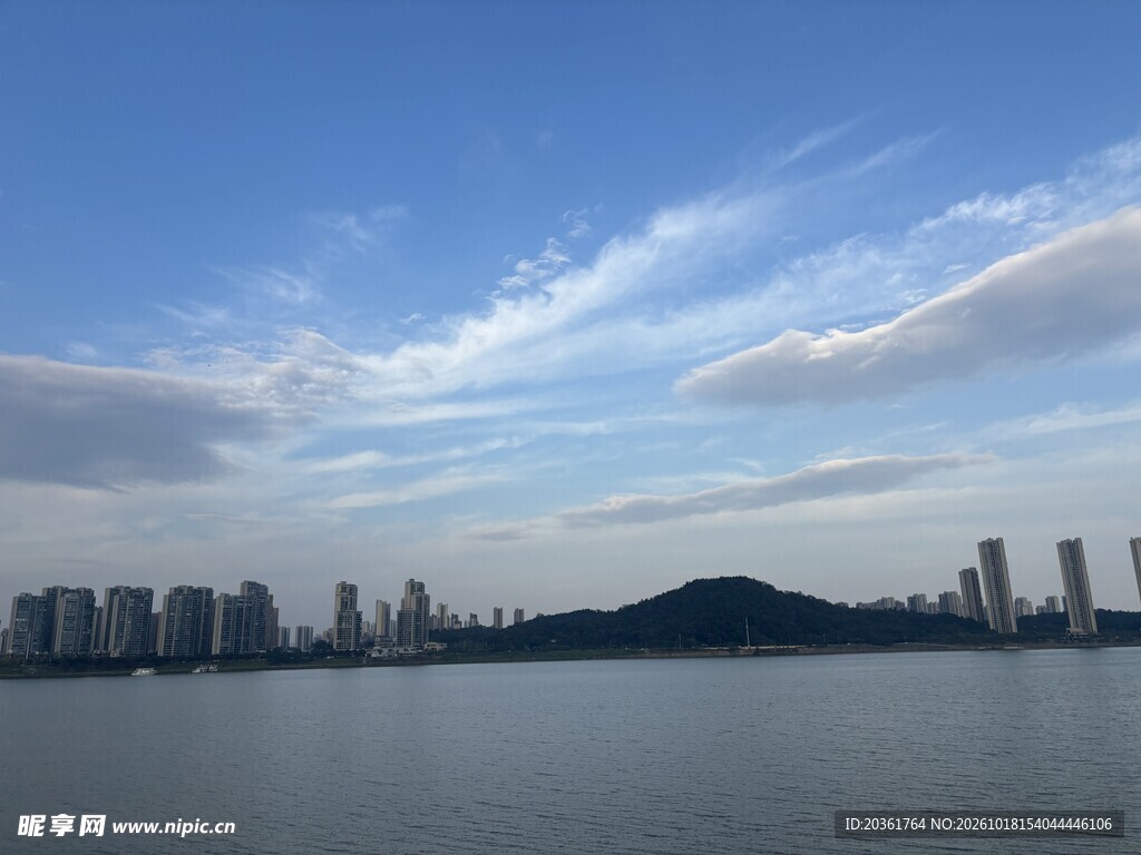 滨水城市天际线远景