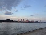 水岸黄昏城市远景