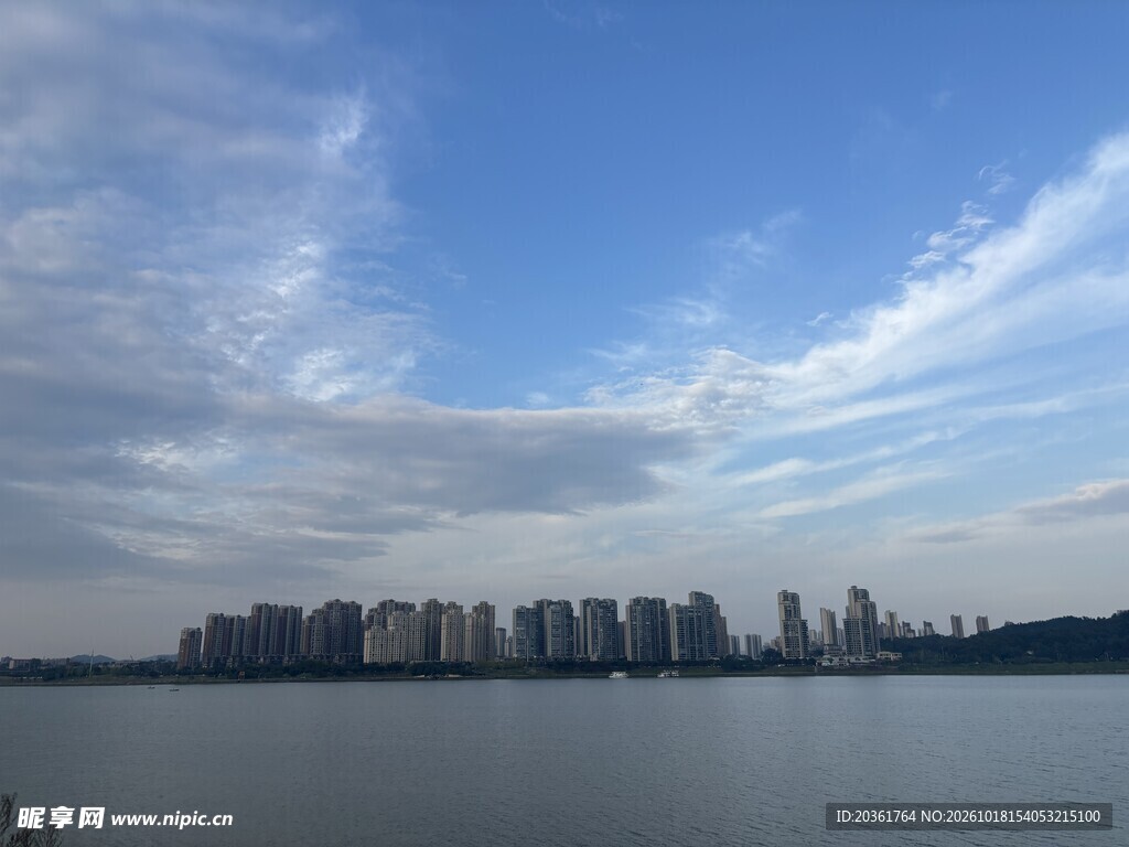 滨水城市天际线远景