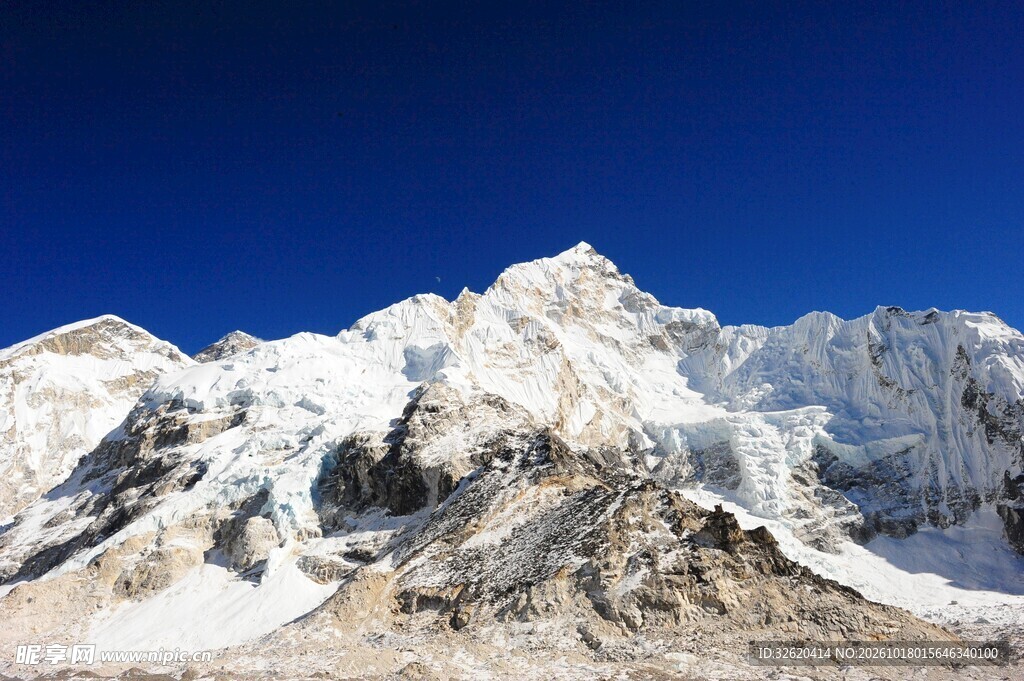 高原雪山自然风光
