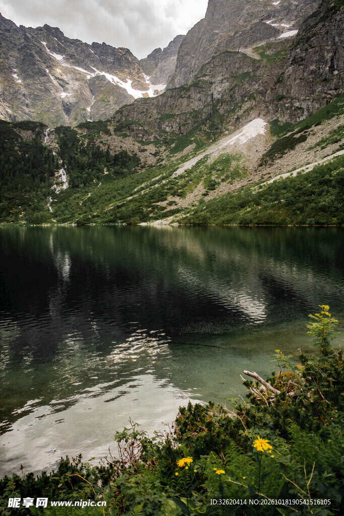 高山湖泊山水风光