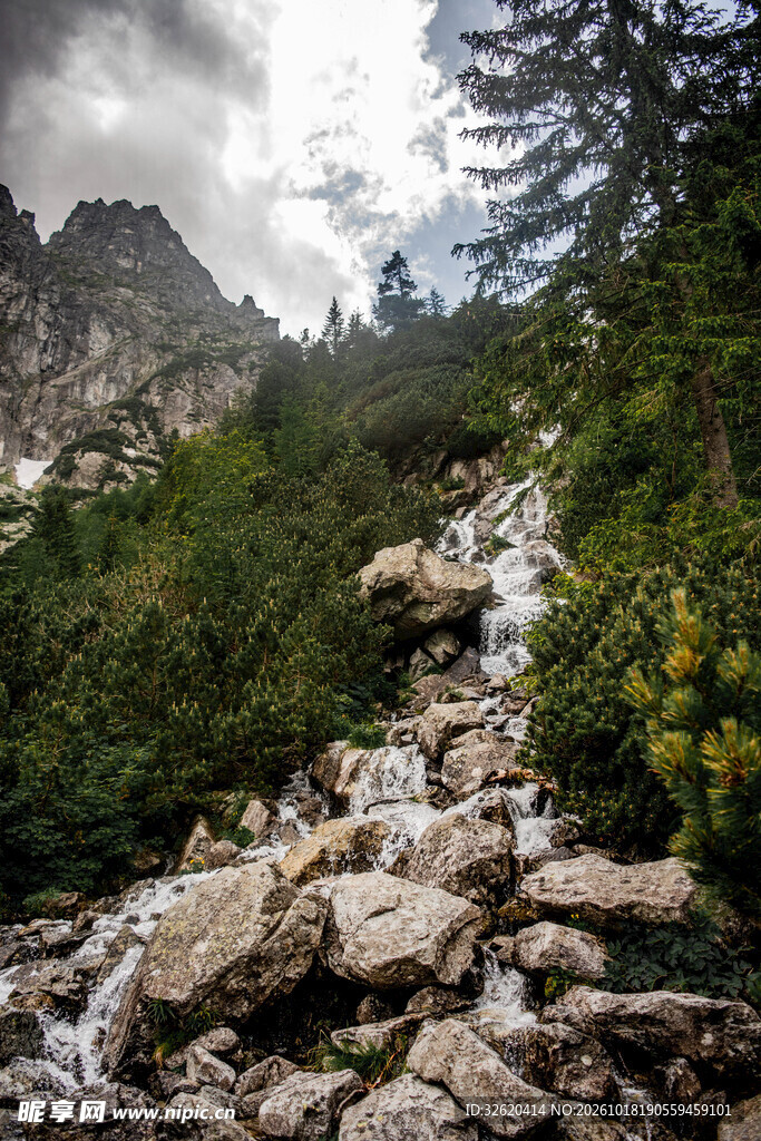 山林溪流瀑布自然景观