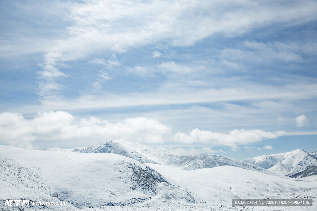 雪原雪山晴空景观