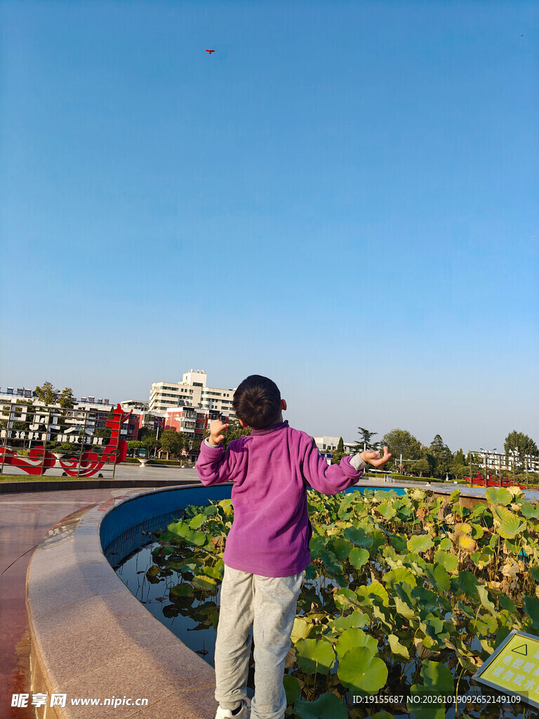 看风筝的小孩