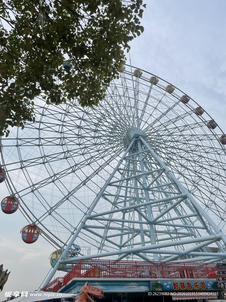 游乐园摩天轮