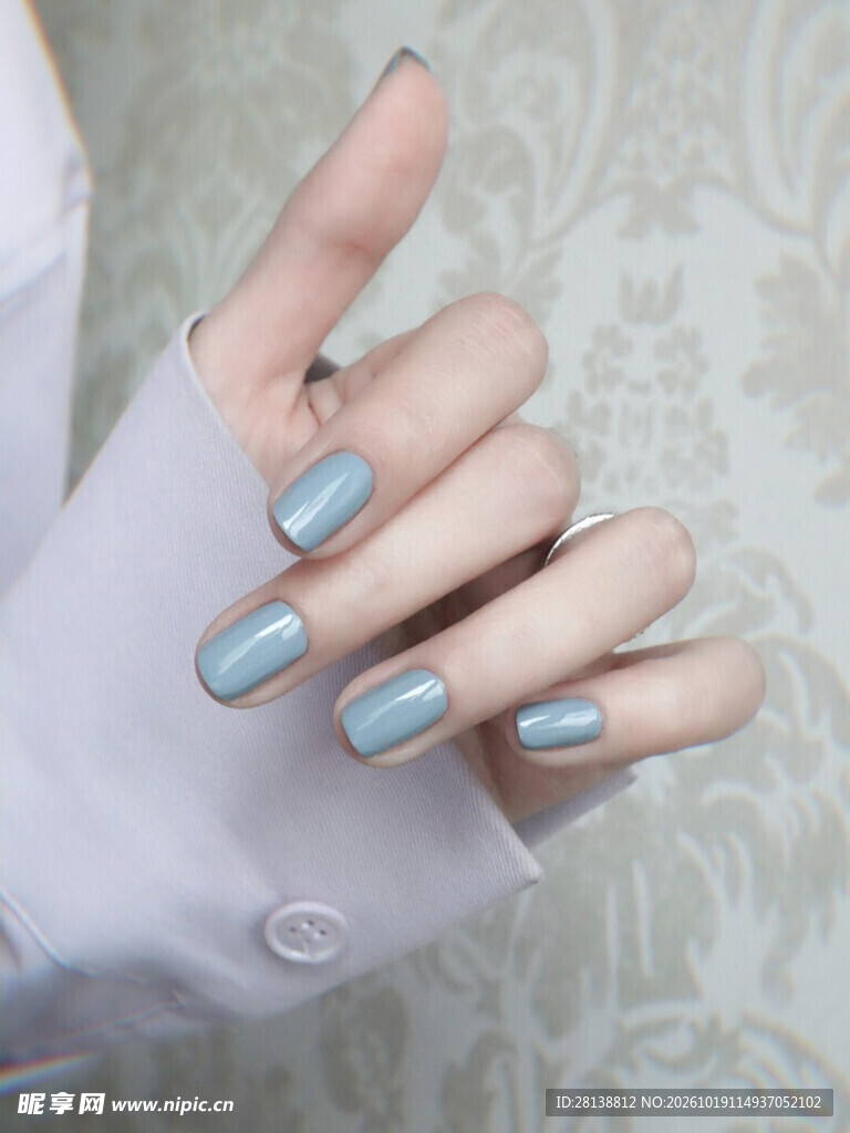清新淡蓝美甲特写