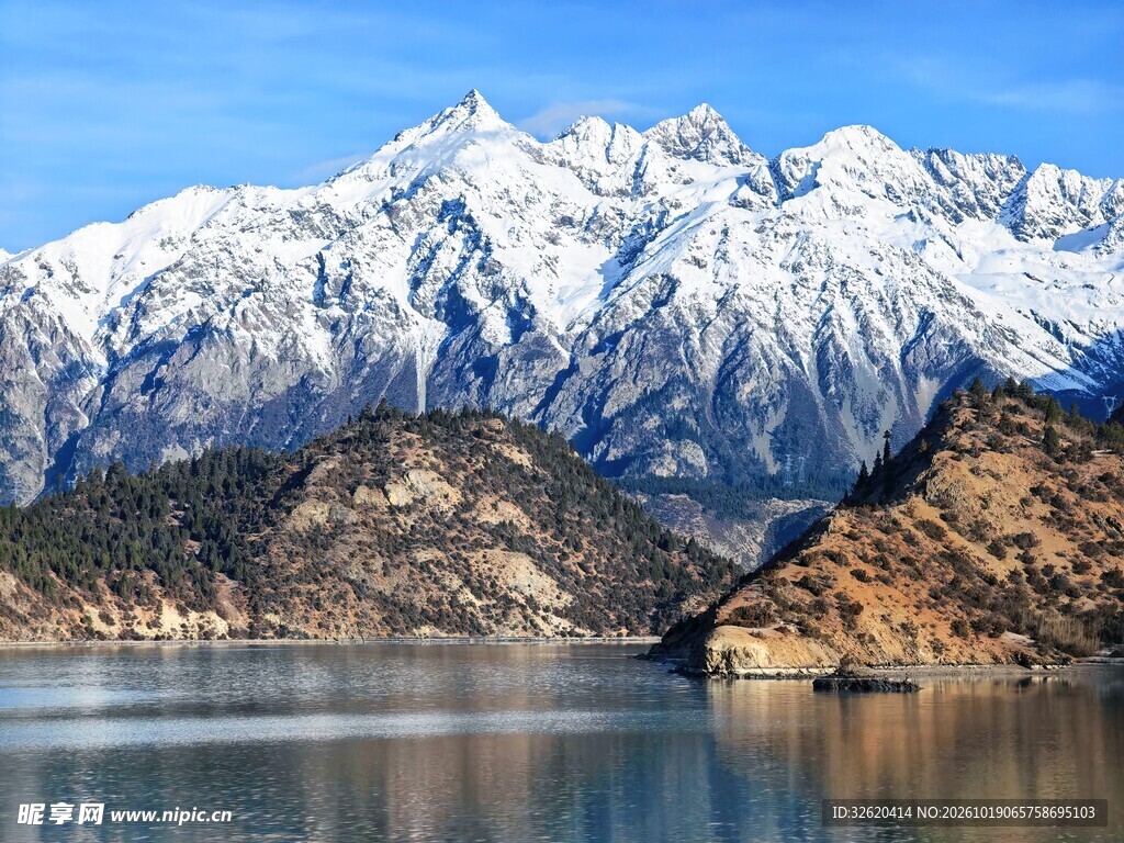 雪山湖泊壮丽风光