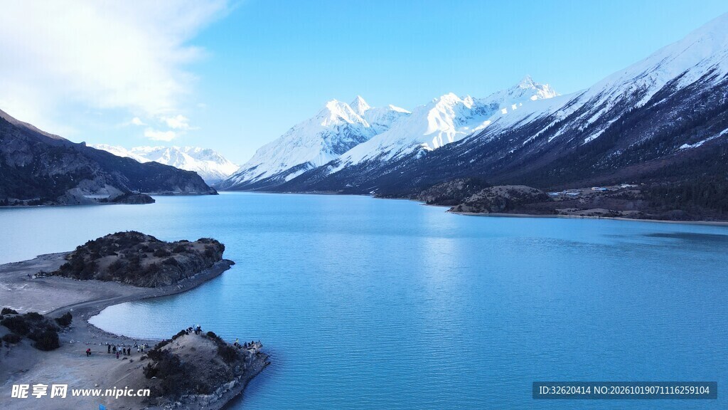 雪山蓝湖自然风光