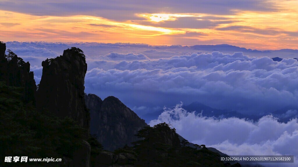 高山云海朝霞盛景