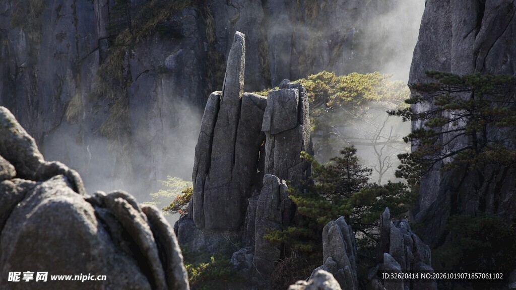 云雾山间奇峰胜景