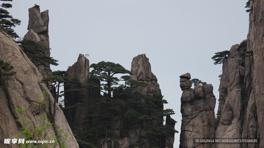 黄山奇峰怪石风光