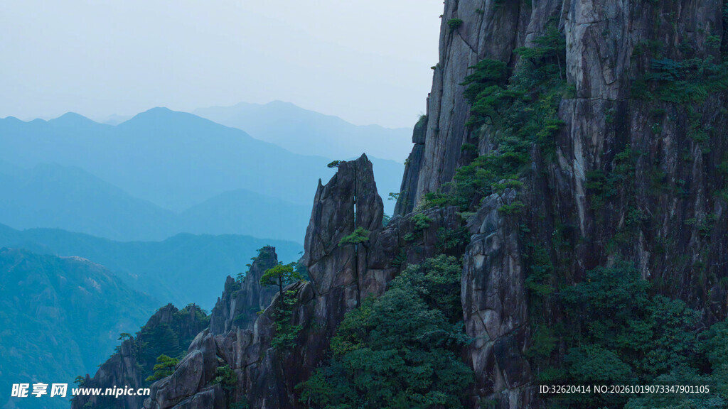 层峦叠嶂山景风光