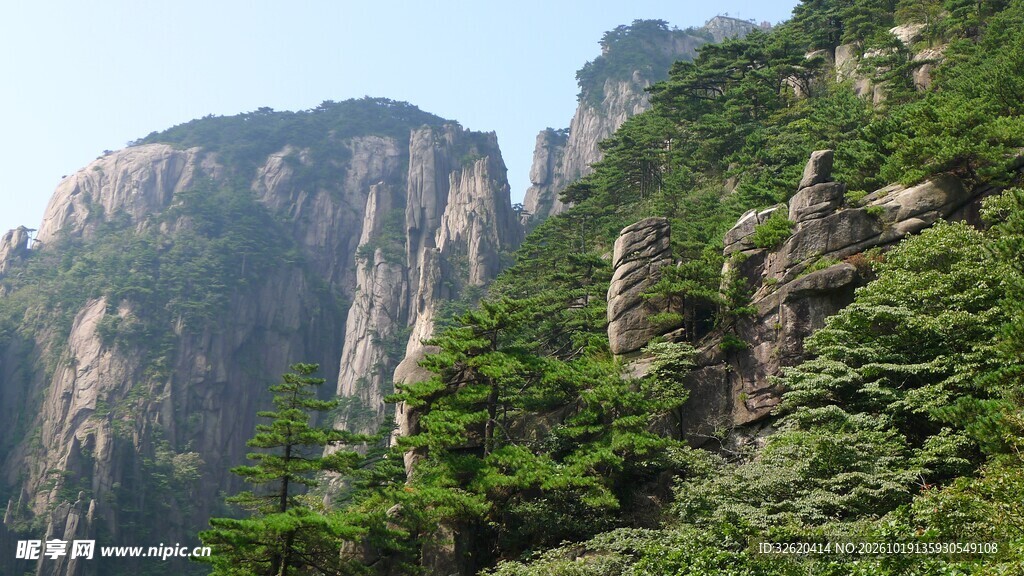 奇峰山林自然风光