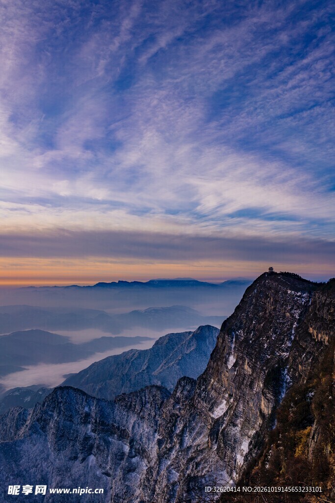 高山日暮壮阔风光