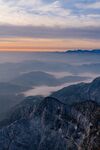 高山云海晨光盛景
