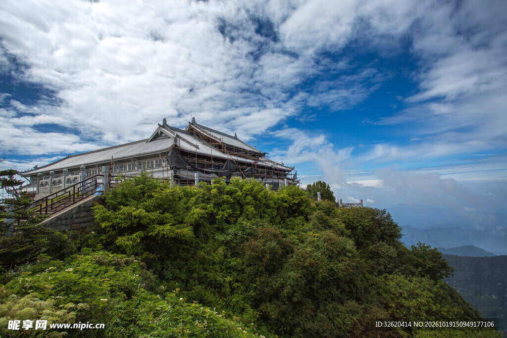 山巅晴空美景