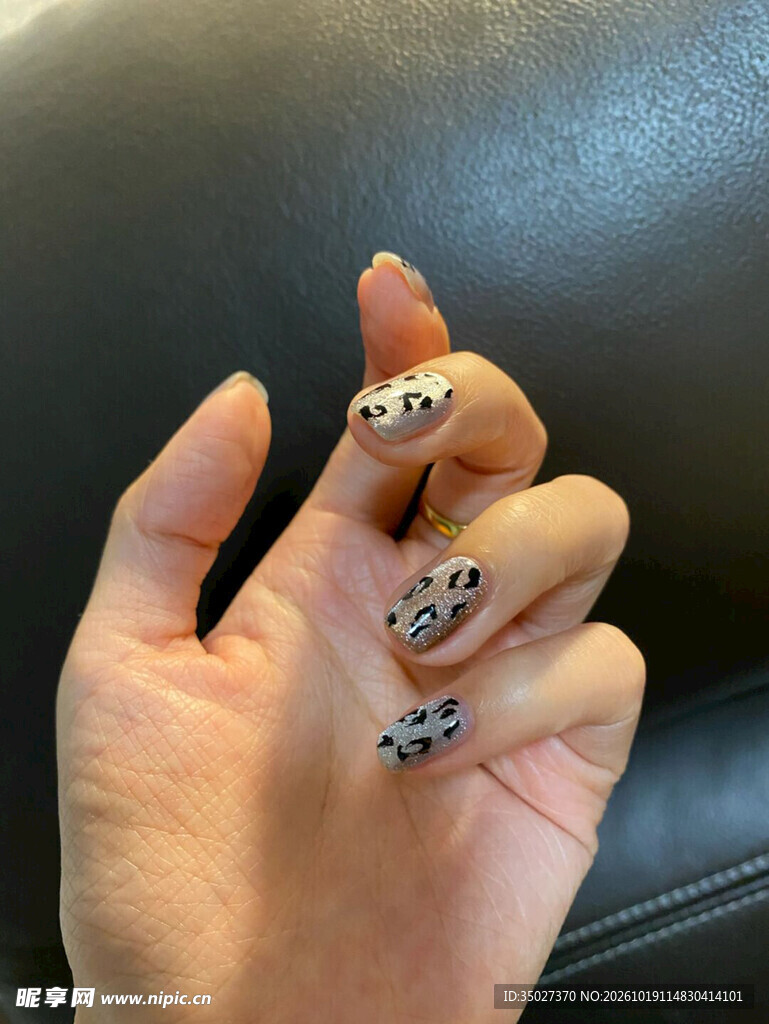 时尚格纹美甲特写