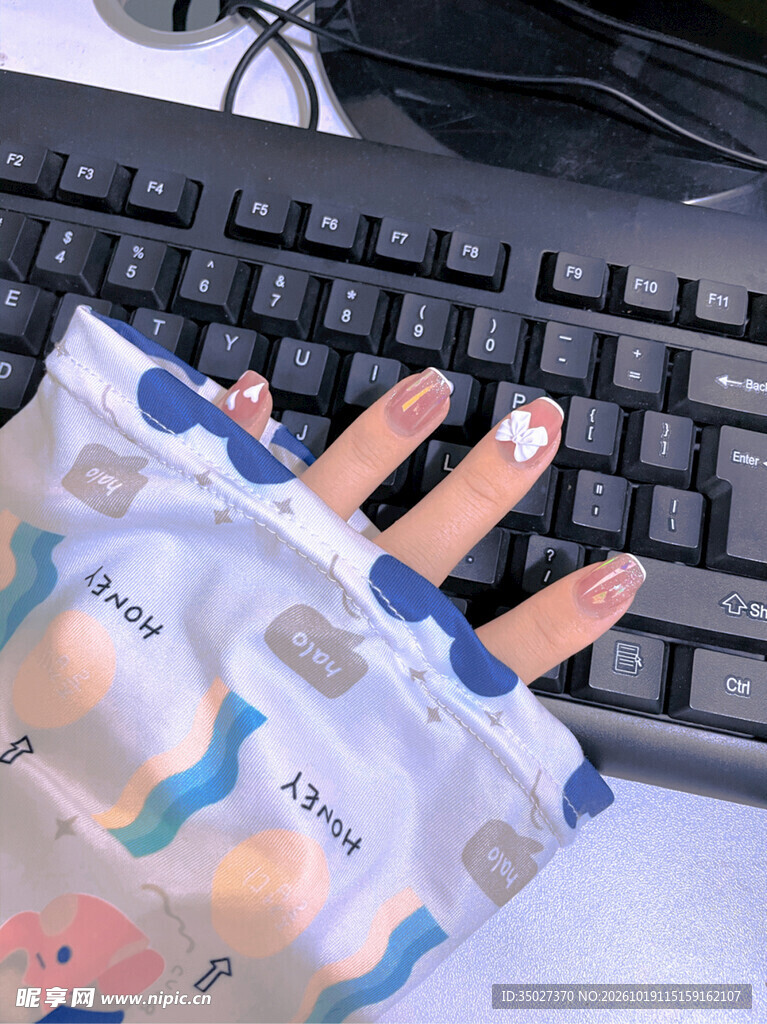 边办公边敷手膜