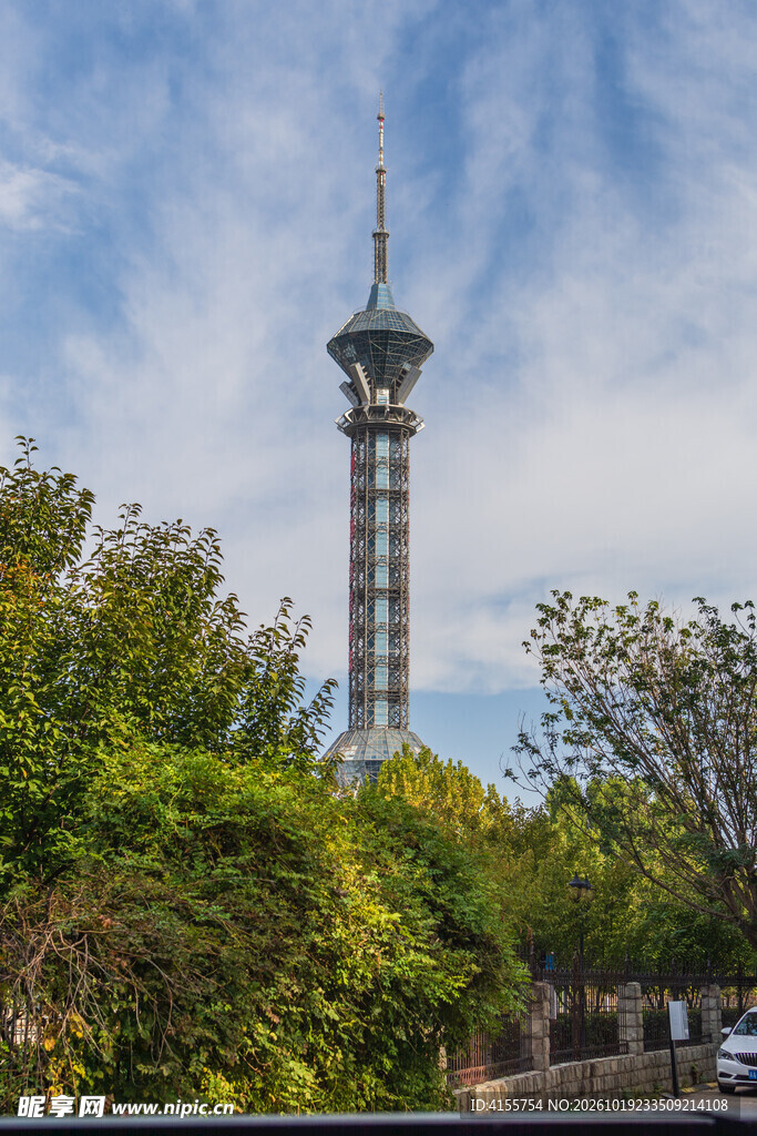 晴空下电视塔