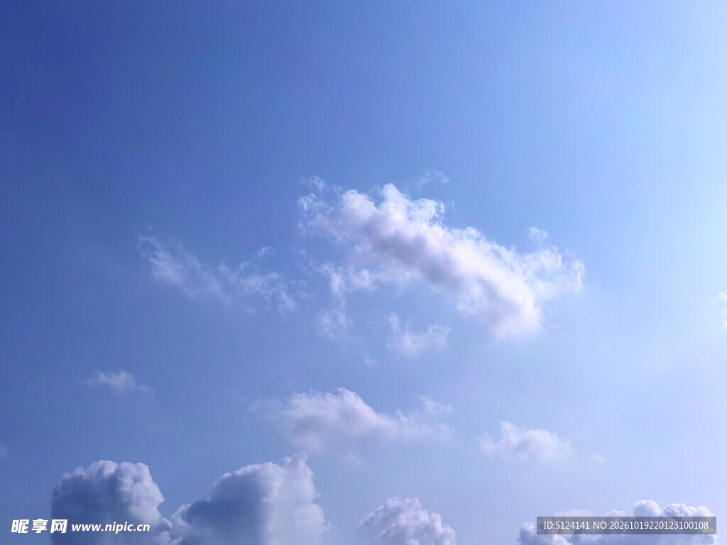 蓝天白云