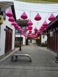 中式古街红灯笼街景