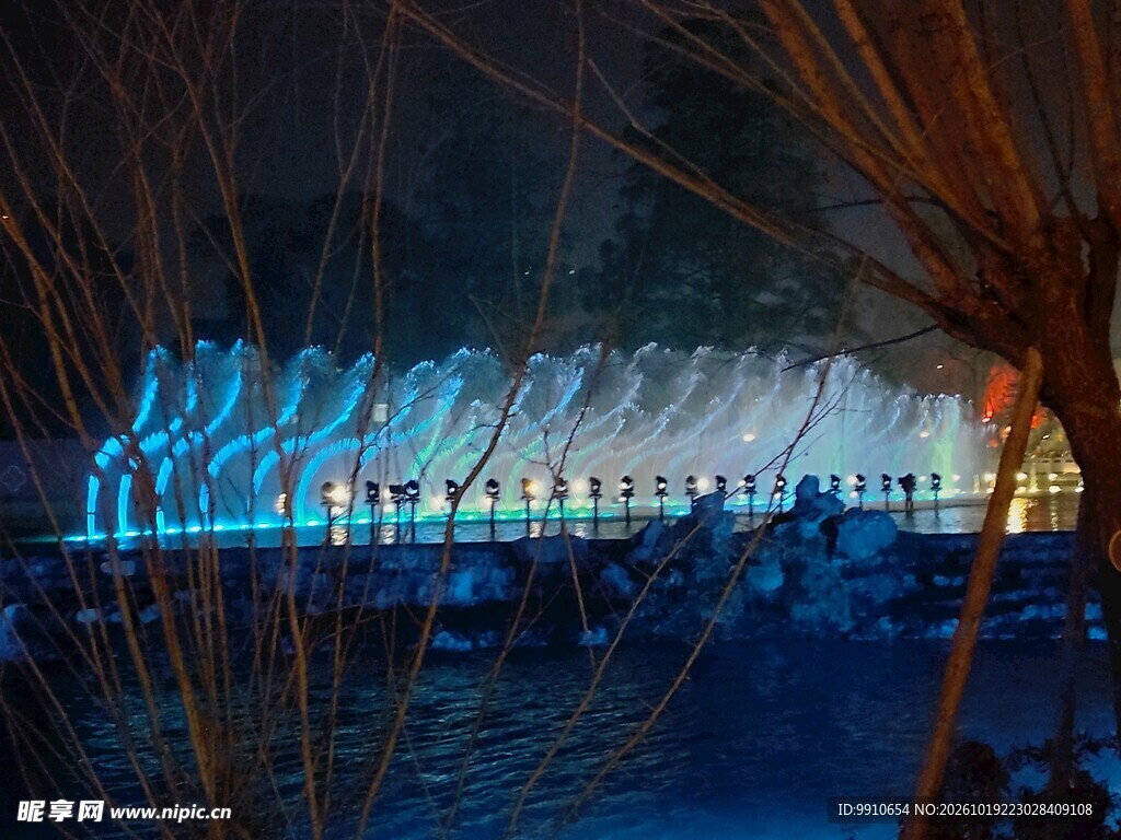 河畔夜景彩光桥