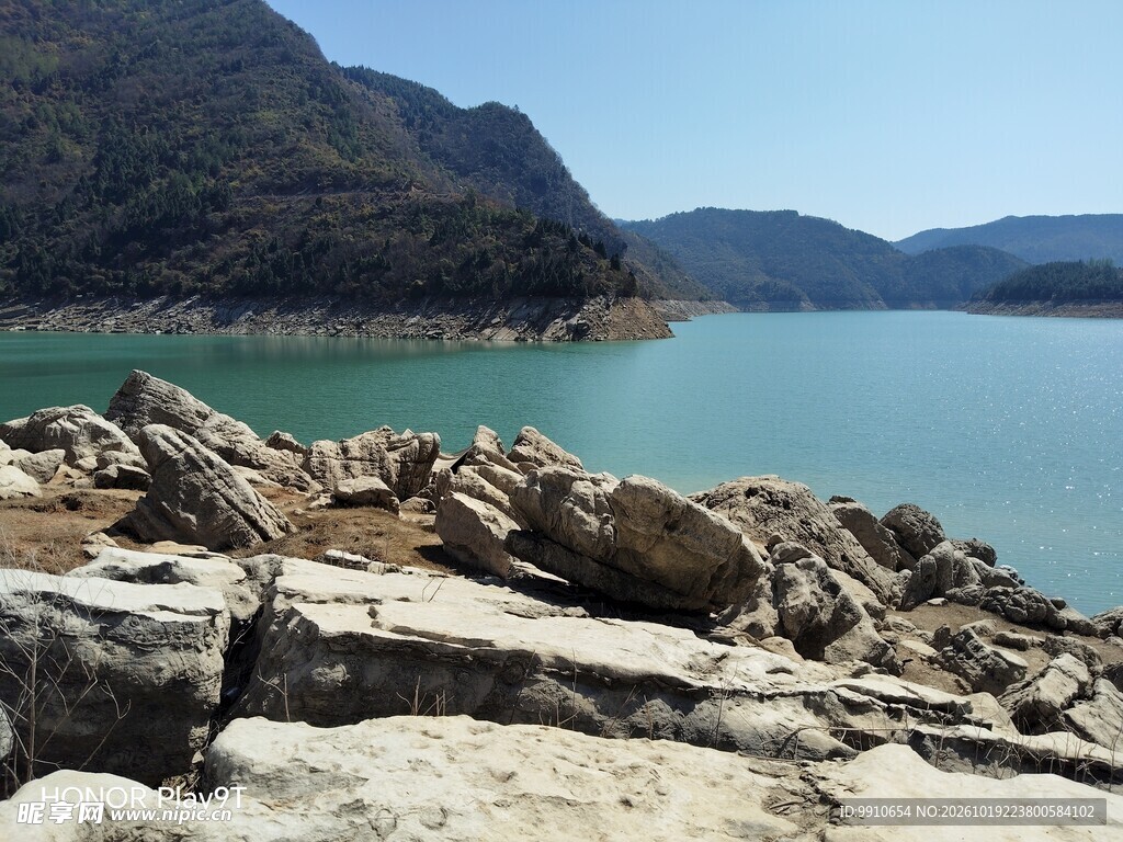 青山碧湖自然风光
