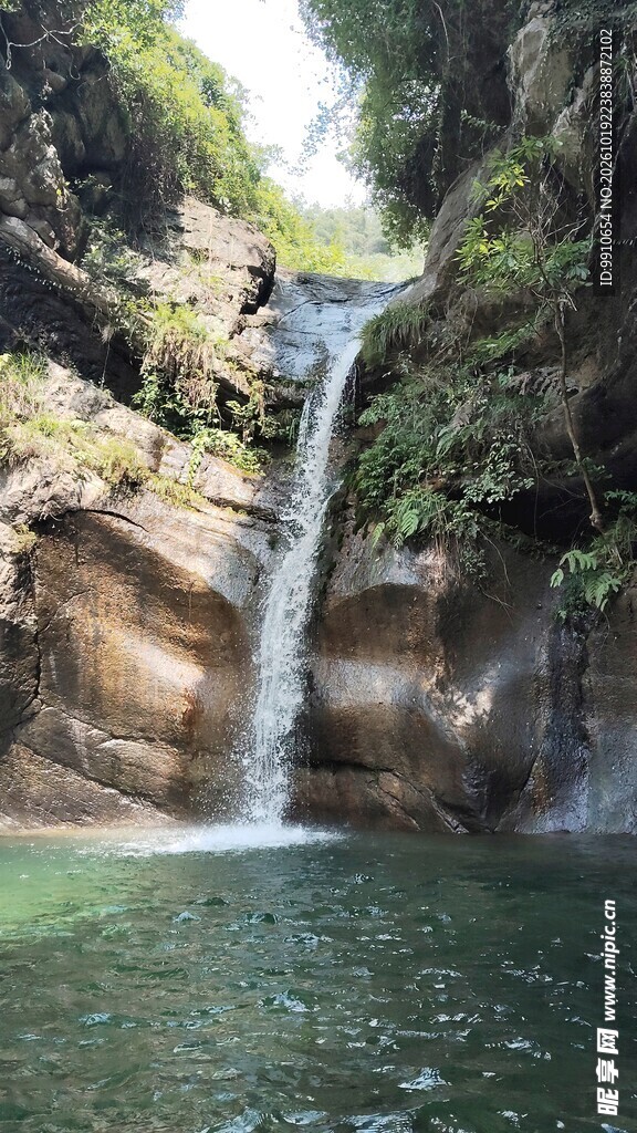 山林峡谷瀑布景观