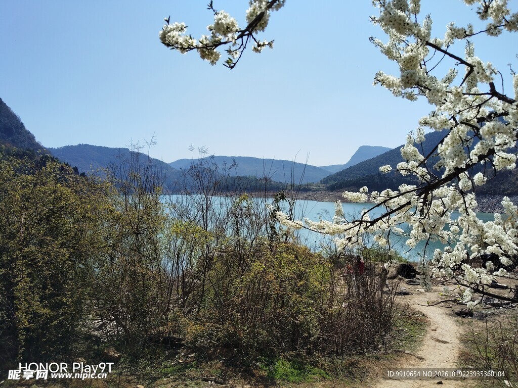 春日湖畔山野美景
