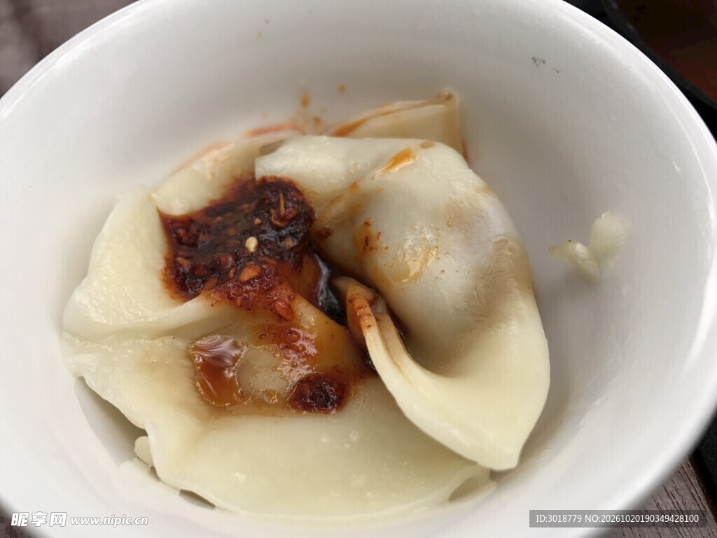 碗装红汤大馄饨