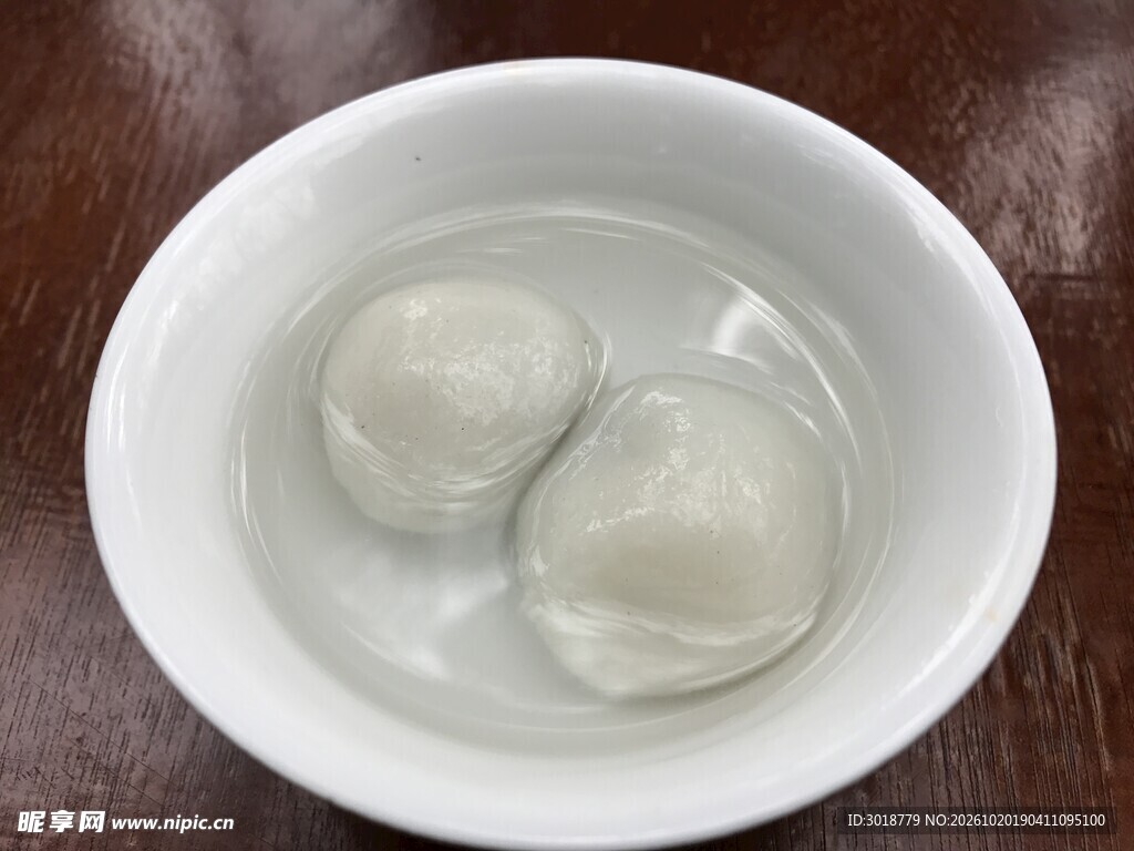碗装水煮汤圆