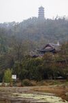 山间古塔古寺雾景