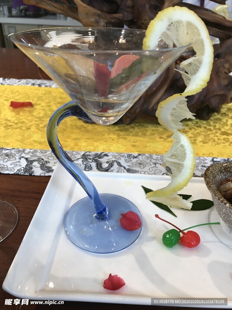 创意异形杯甜点摆盘