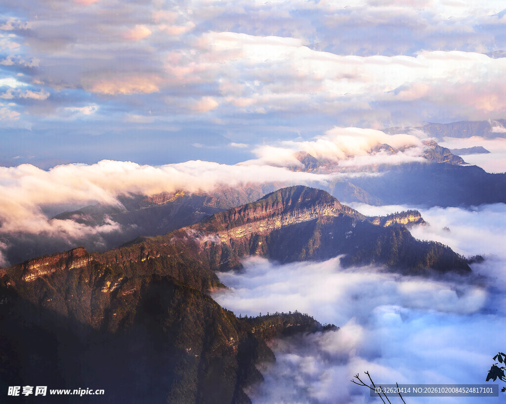 高山云海霞光盛景