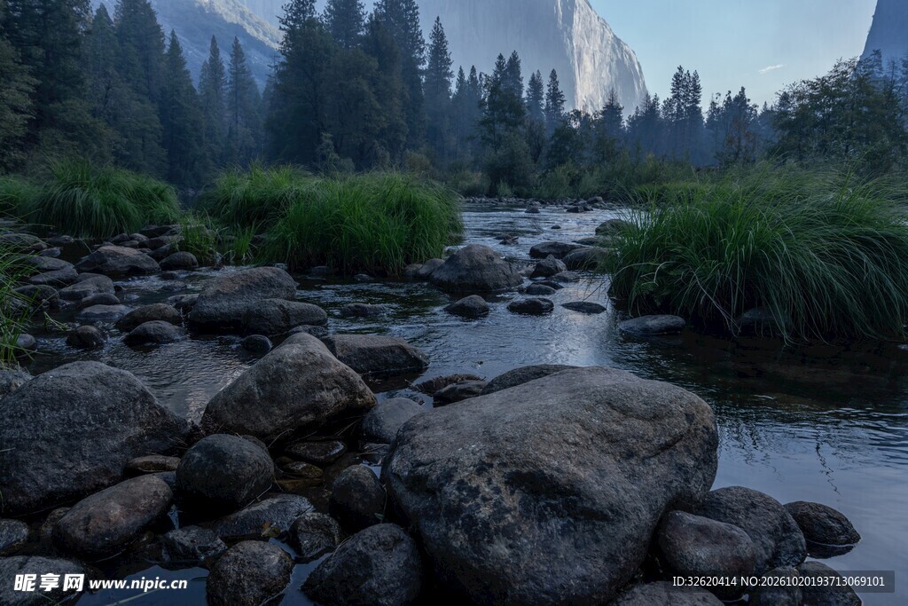 山林溪流自然风景