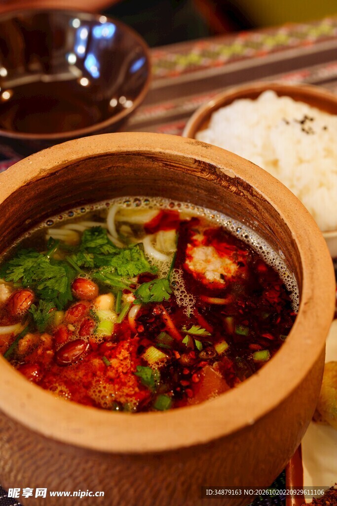 砂锅炖菜配米饭