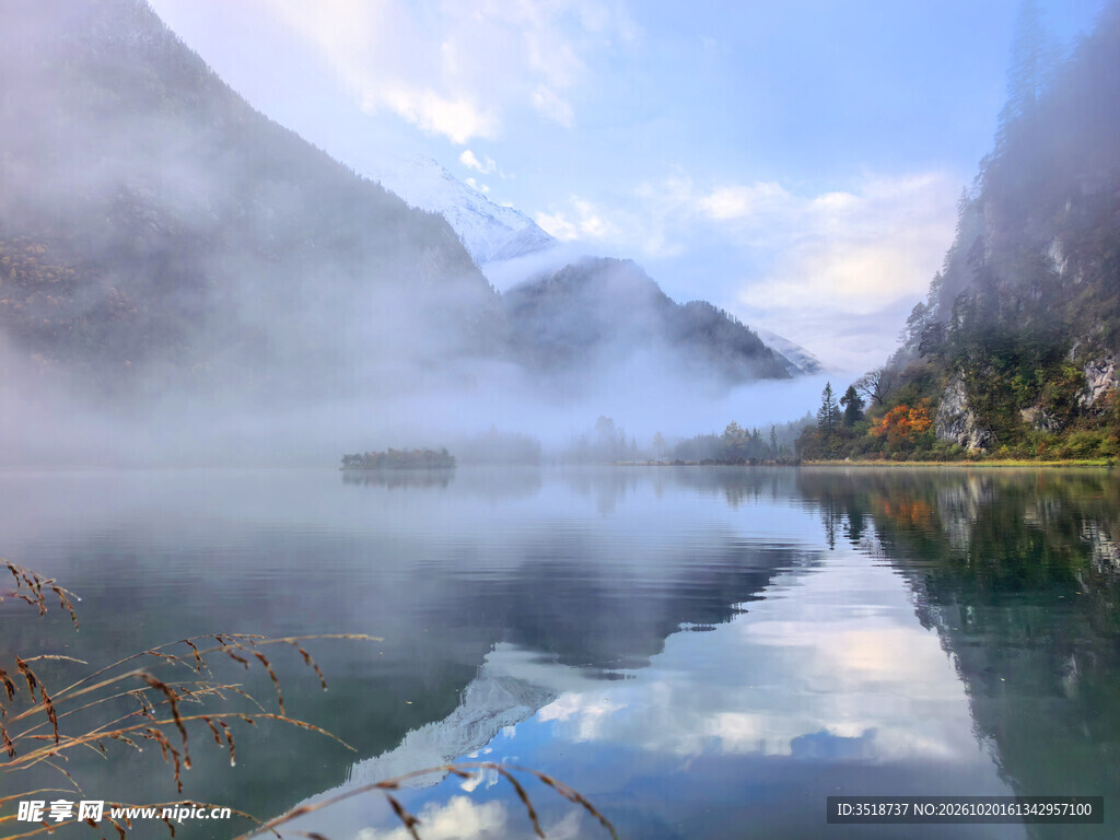 毕棚沟湖泊风景