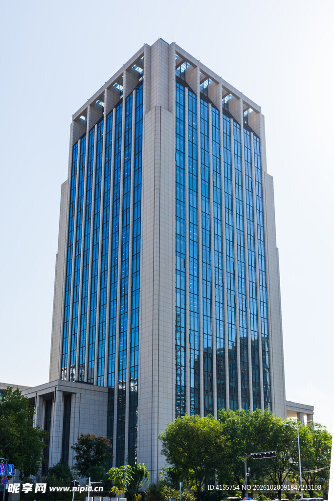 现代高层商务办公楼