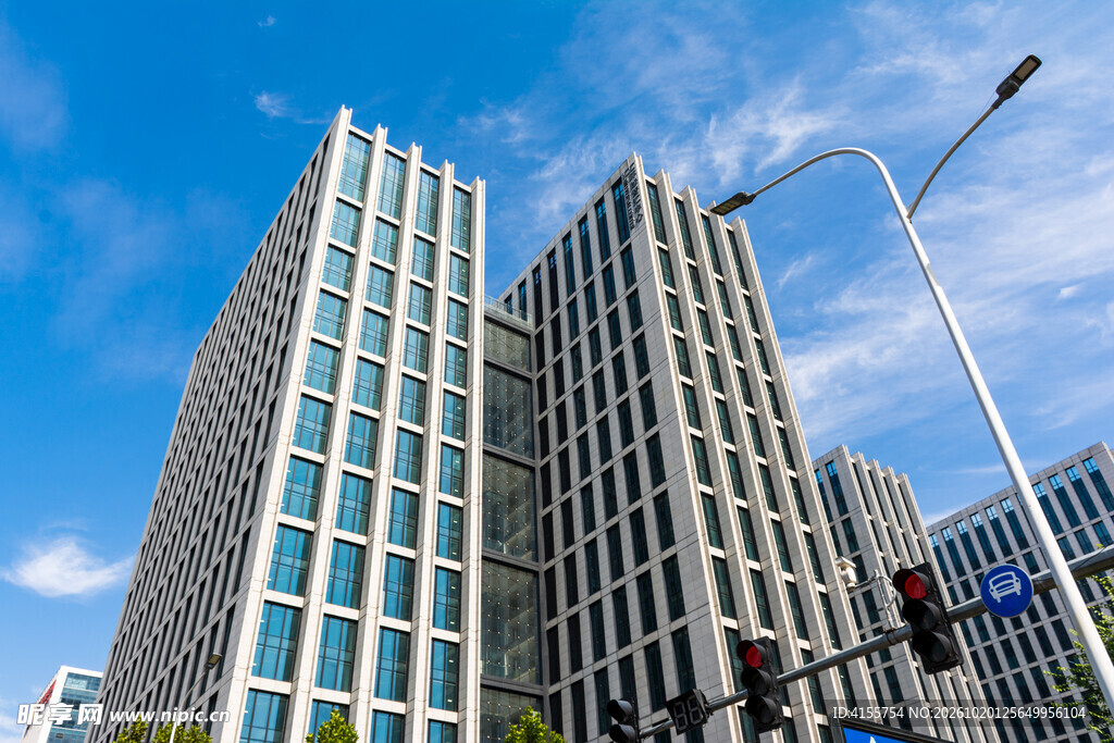 城市商务高楼仰拍