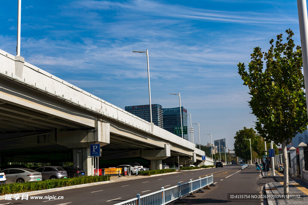 城市高架路桥街景