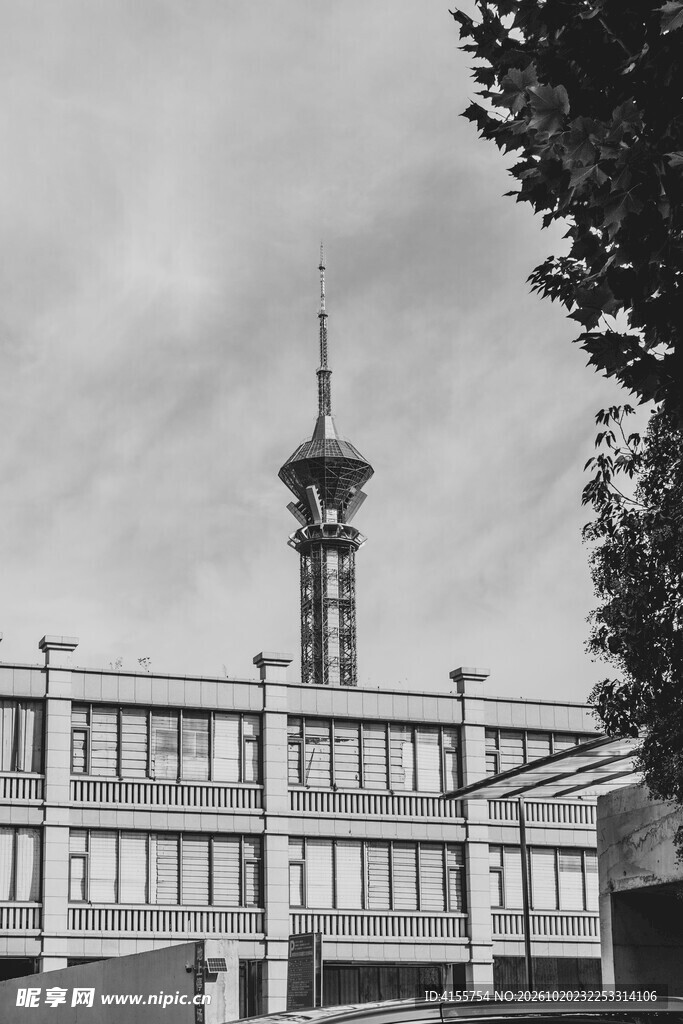 黑白城市高塔建筑