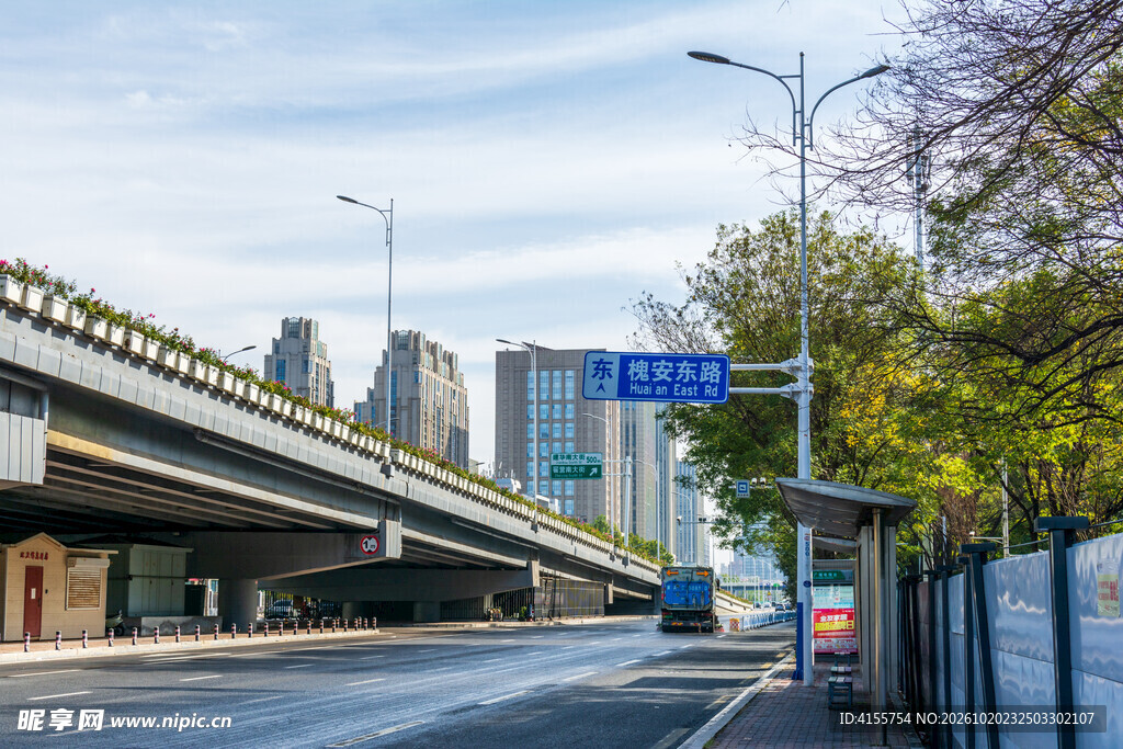 城市高架道路街景