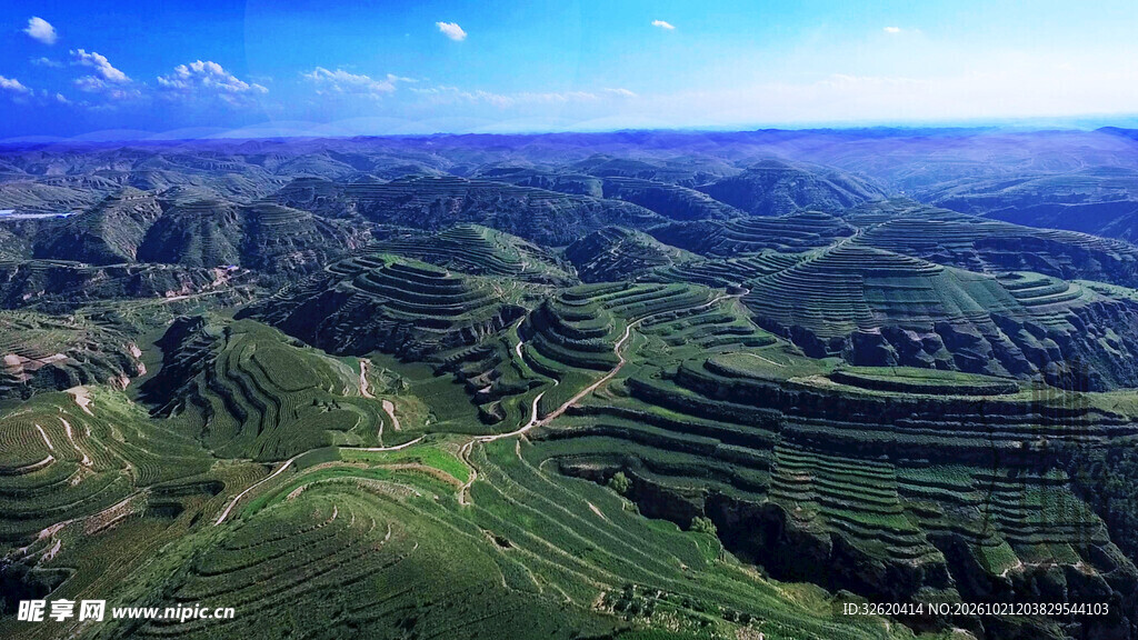 连绵青山风光