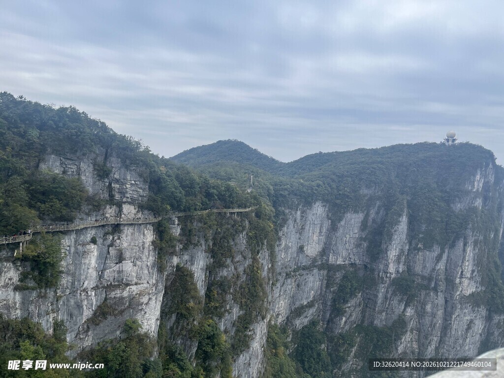 高山绝壁自然风光