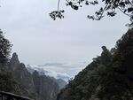 雾中山谷自然风光