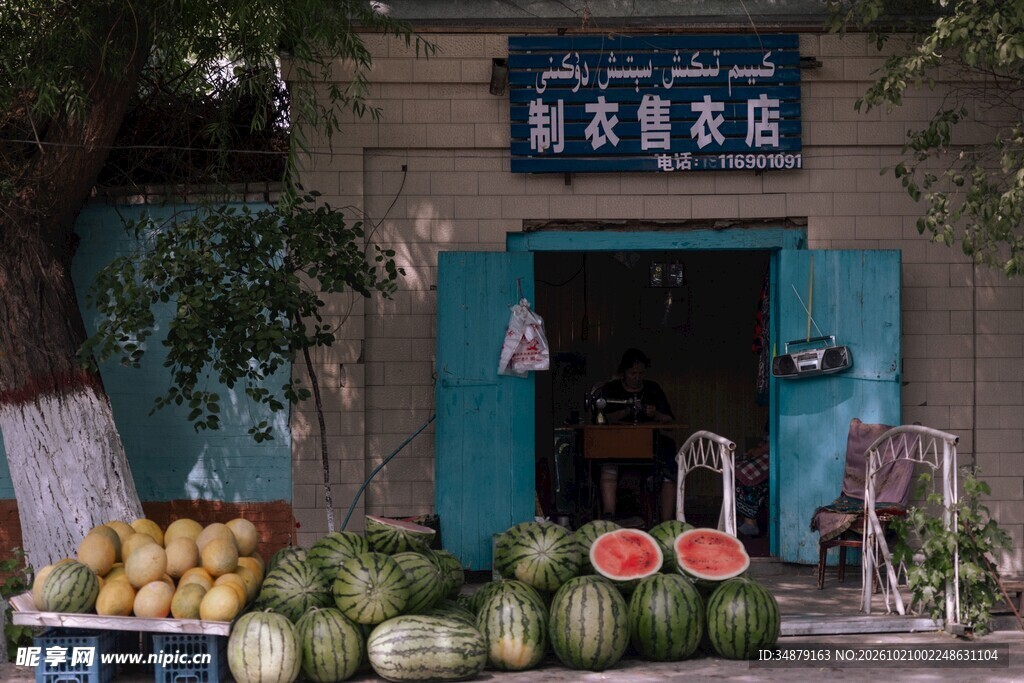 老店铺门前水果摊